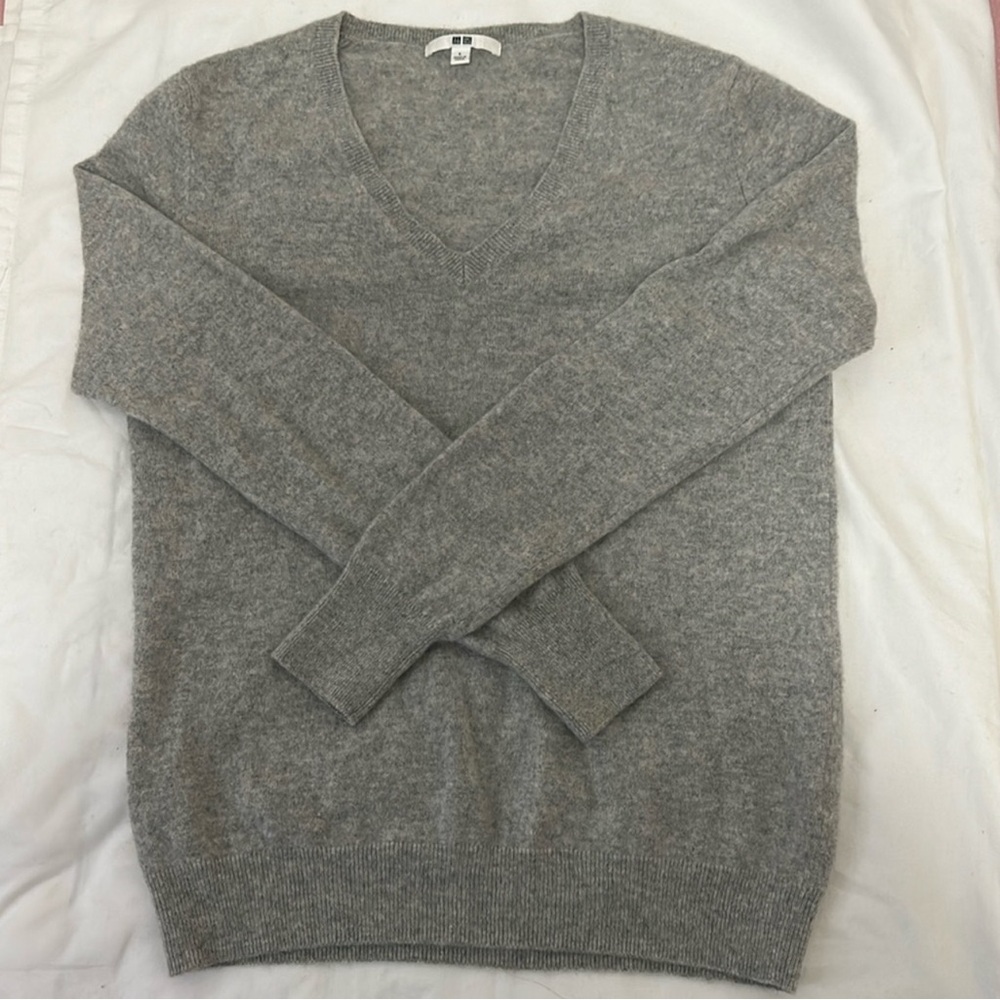 Women’s Gray 100% Cashmere V-Neck Sweater Size L